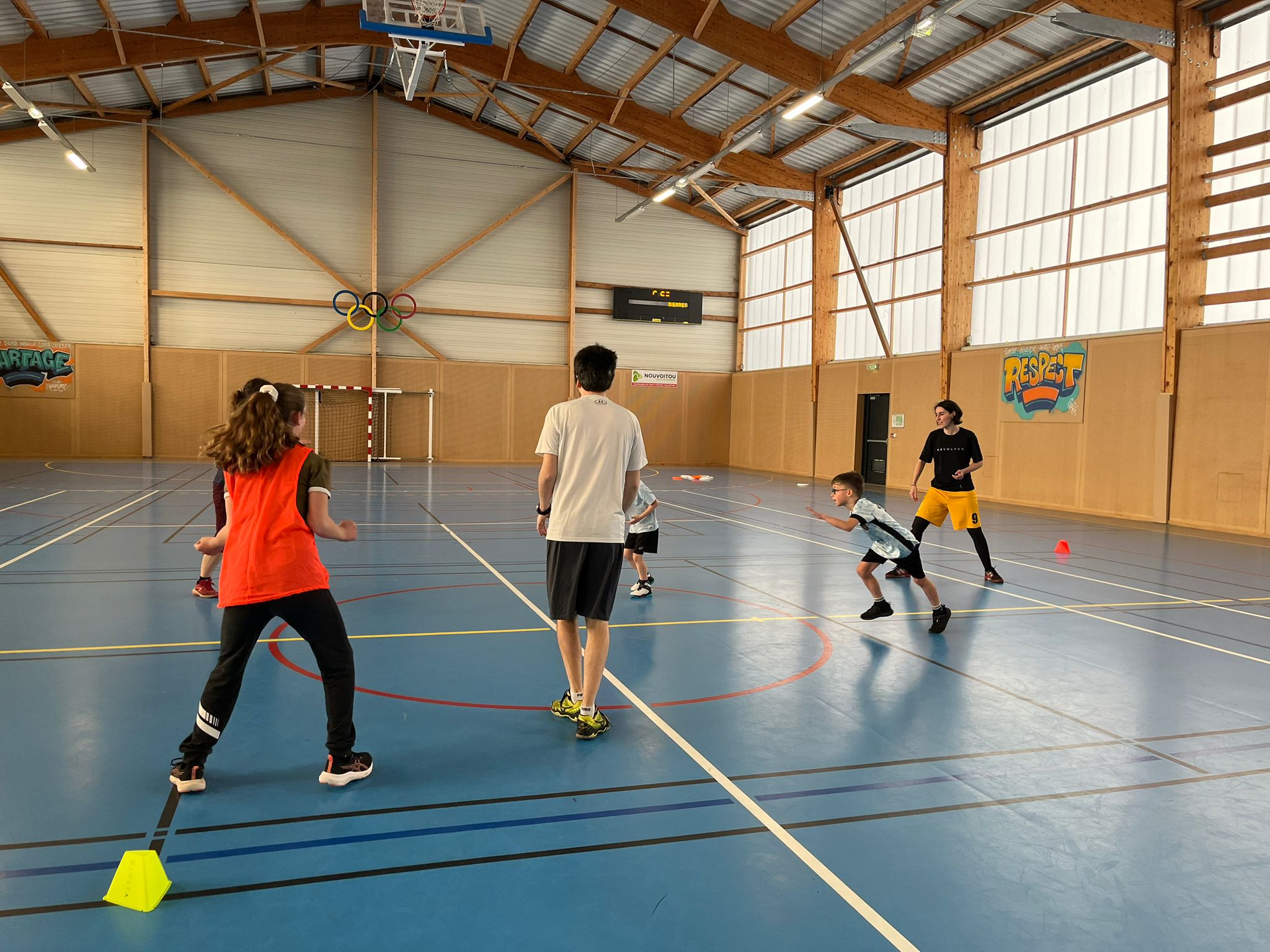 Séance familiale d'ultimate frisbee à Nouvoitou