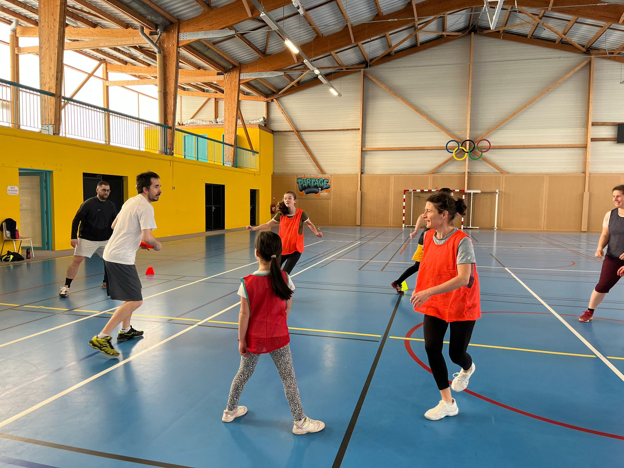 Séance familiale d'ultimate frisbee à Nouvoitou