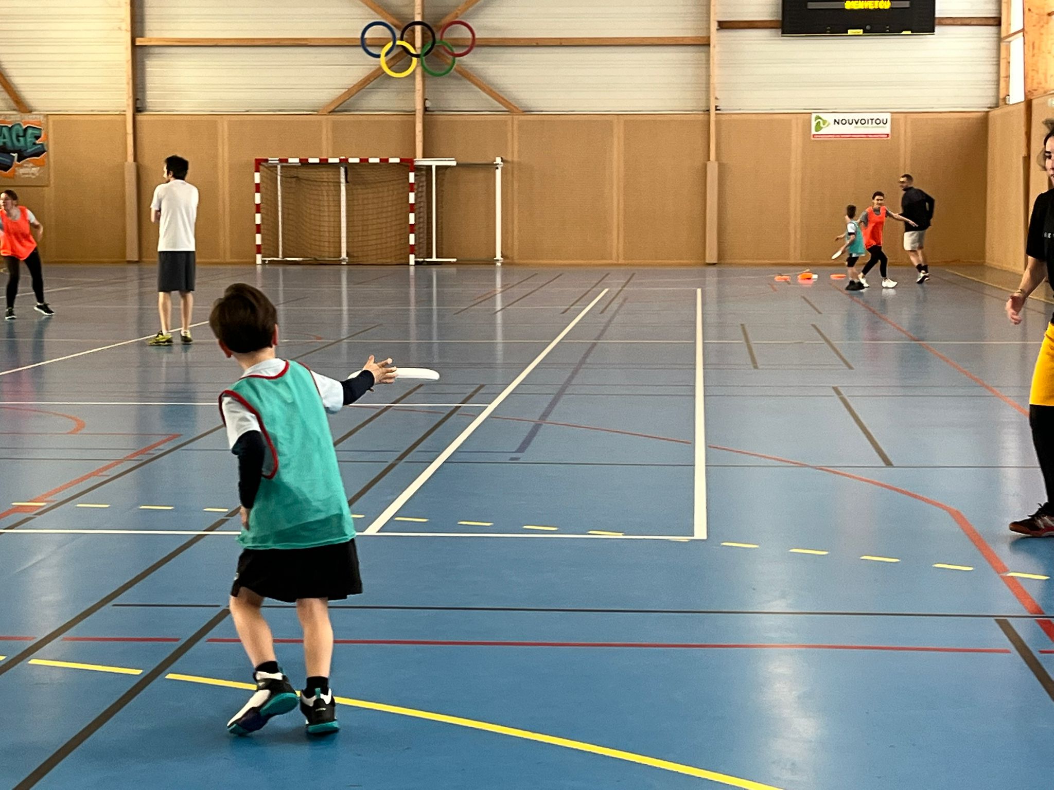 Séance familiale d'ultimate frisbee à Nouvoitou
